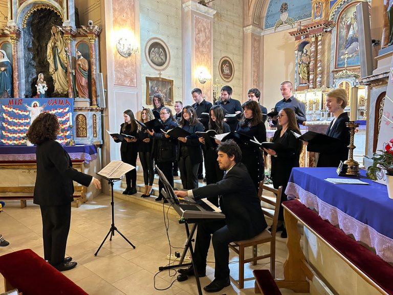 Read more about the article Božićni koncert mješovitog pjevačkog zbora Pravnog fakulteta