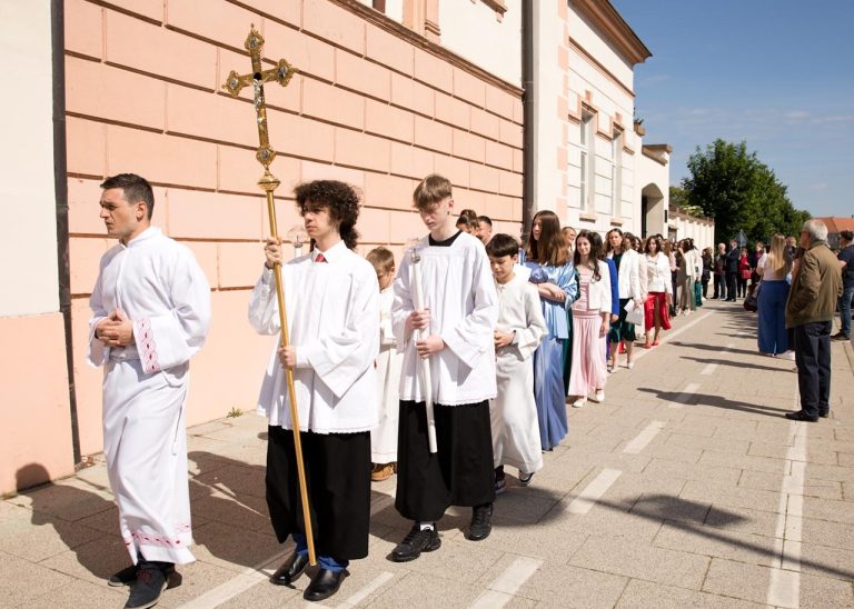 Read more about the article Proslava sakramenta sv. Potvrde
