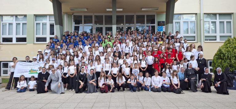 Read more about the article Pod geslom “Sve za Boga” održan susret dječjih zborova