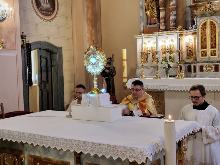 Read more about the article Godišnje župno klanjanje